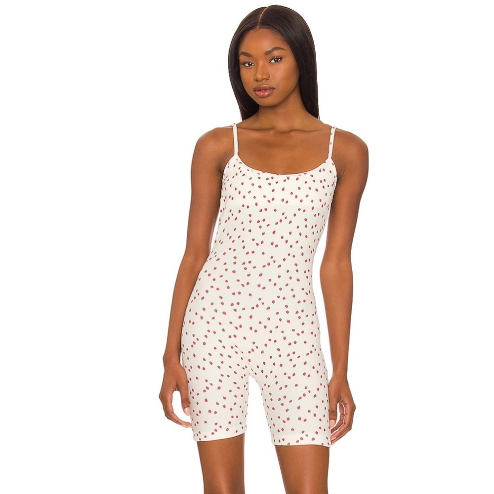 NWT Frankie’s Bikinis Giforce Romper in Strawberry cream size small